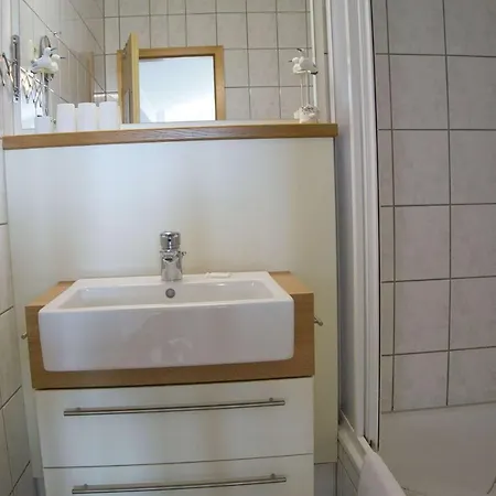 Haus Blick Zur See Ferienwohnung 11 Mit Sauna- Und Schwimmbadnutzung Im Ahoi Sellin Apartmán *